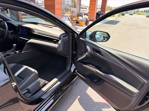 Used 2025 Toyota Camry SE FWD image 13