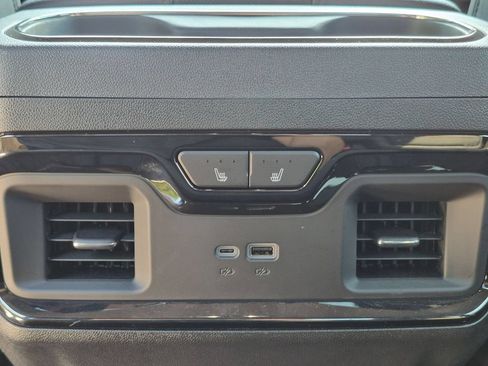 Used 2024 GMC Sierra 2500 AT4 w/ AT4 Premium Plus Package AWD/4WD image 29