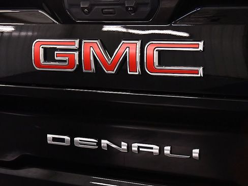 Used 2024 GMC Sierra 2500 Denali AWD/4WD image 11