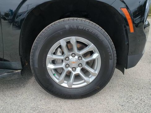 Used 2025 Chevrolet Suburban LT AWD/4WD image 11