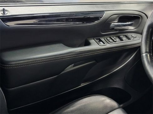 Used 2018 Dodge Grand Caravan SXT w/ Driver Convenience Group image 21