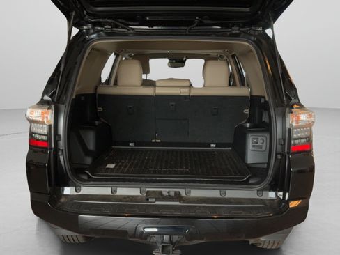 Used 2020 Toyota 4Runner SR5 Premium w/ Moonroof Package AWD/4WD image 32
