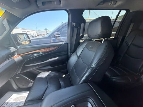 Used 2017 Cadillac Escalade ESV Premium Luxury RWD image 20