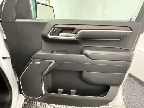 Used 2022 GMC Sierra 1500 SLT w/ SLT Convenience Package AWD/4WD image 15
