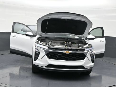 Used 2024 Chevrolet Trax LT FWD image 30