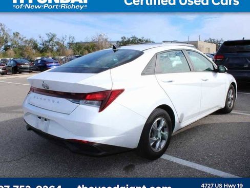 Used 2021 Hyundai Elantra SE w/ Cargo Package image 3