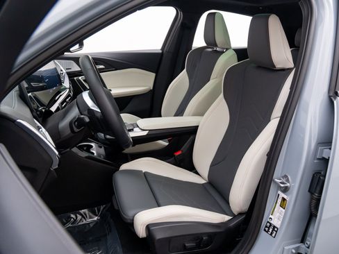 Certified 2025 BMW X2 xDrive28i w/ Premium Package image 15