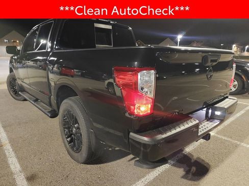 Used 2019 Nissan Titan SV w/ SV Convenience Package image 4