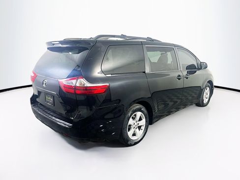 Used 2017 Toyota Sienna LE image 9