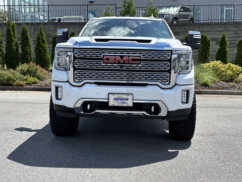 Used 2022 GMC Sierra 2500 Denali AWD/4WD image 3