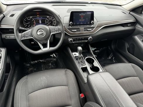 Used 2024 Nissan Altima 2.5 SV image 8