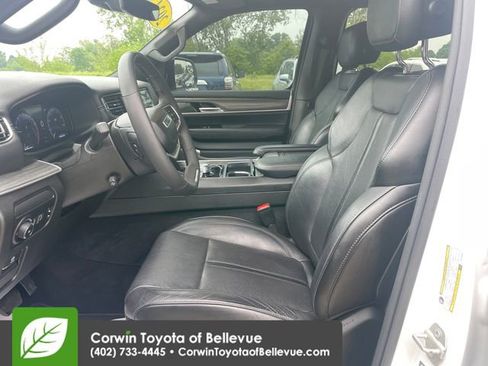 Used 2024 Jeep Wagoneer L Series II w/ Flexible Seating Group AWD/4WD image 17