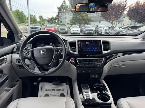 Used 2017 Honda Pilot Touring image 13