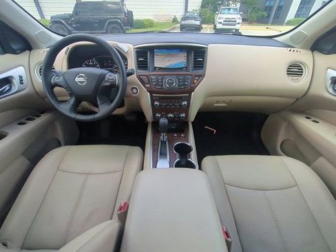 Used 2020 Nissan Pathfinder Platinum FWD image 16