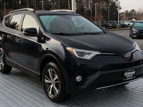 Used 2018 Toyota RAV4 XLE image 7