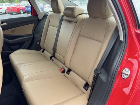 Used 2019 Volkswagen Jetta SEL w/ Cold Weather Package FWD image 9
