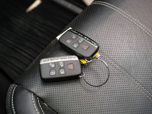 Used 2018 Land Rover Range Rover Velar R-Dynamic SE image 53