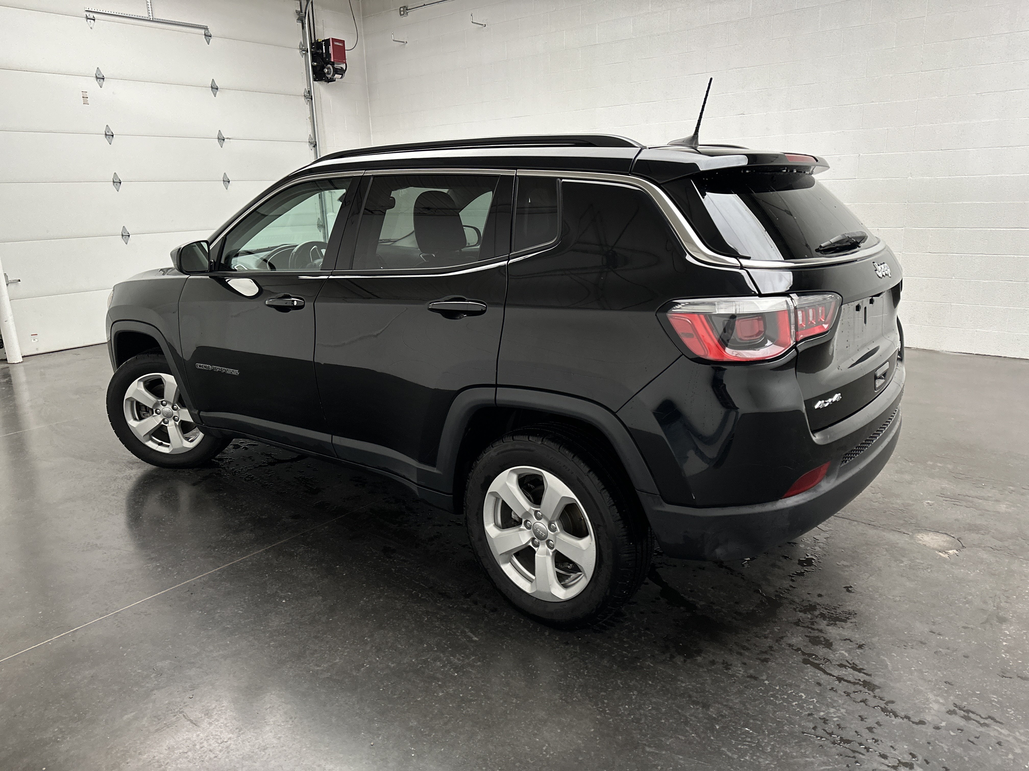 Used 2020 Jeep Compass Latitude w/ Cold Weather Group AWD/4WD image 6