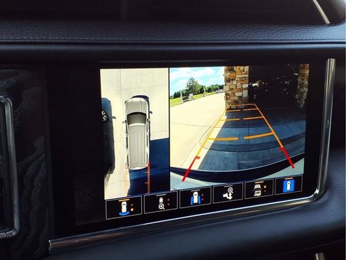 Used 2023 GMC Yukon Denali AWD/4WD image 9