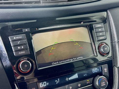 Used 2019 Nissan Rogue SV image 10