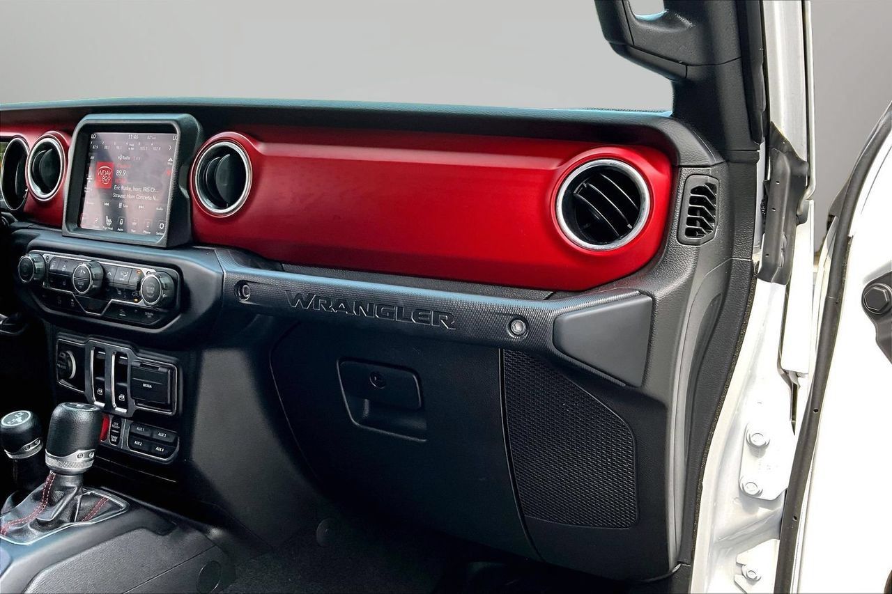 Used 2023 Jeep Wrangler Rubicon w/ Cold Weather Group AWD/4WD image 19