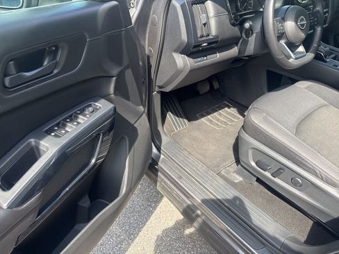 Used 2024 Nissan Pathfinder SV AWD/4WD image 15