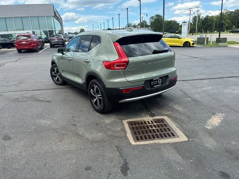 Used 2024 Volvo XC40 B5 Core AWD/4WD image 4