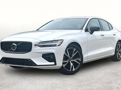 Used 2025 Volvo S60 B5 Plus AWD/4WD image 15