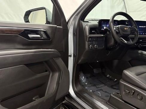 Used 2025 Chevrolet Tahoe LT AWD/4WD image 35