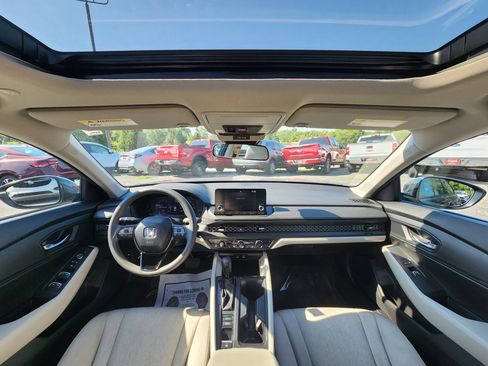 Used 2024 Honda Accord EX image 9