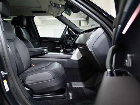 Used 2025 Land Rover Range Rover SE image 21