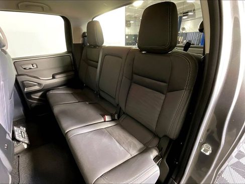 Used 2024 Nissan Frontier SV w/ Technology Package RWD image 34