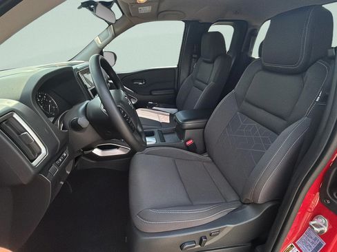 Used 2025 Nissan Frontier SV RWD image 17