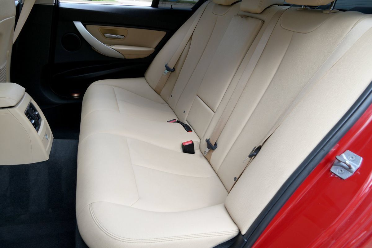 Used 2018 BMW 320i Sedan w/ Convenience Package RWD image 14