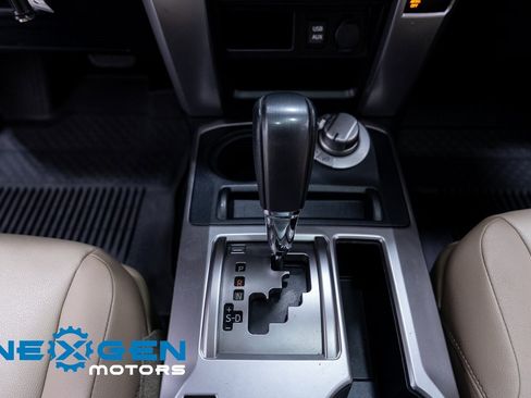 Used 2018 Toyota 4Runner SR5 Premium image 16