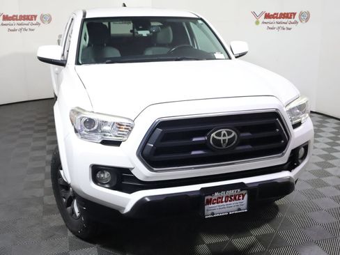 Used 2020 Toyota Tacoma SR5 AWD/4WD image 17