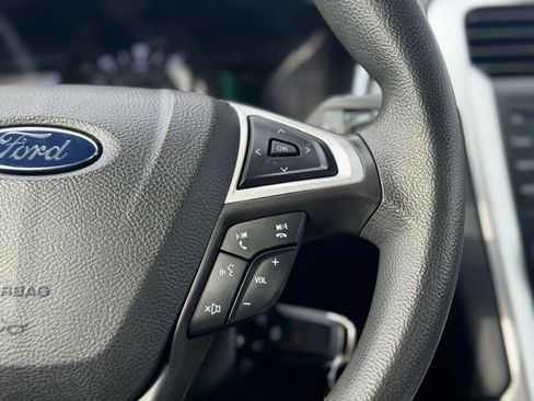 Used 2015 Ford Fusion SE image 25