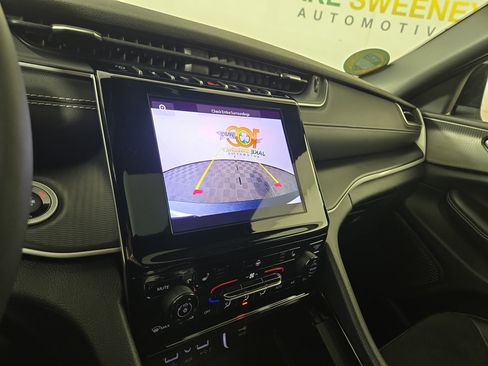 Used 2023 Jeep Grand Cherokee L Laredo image 21