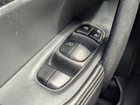 Used 2020 Nissan Rogue S image 23