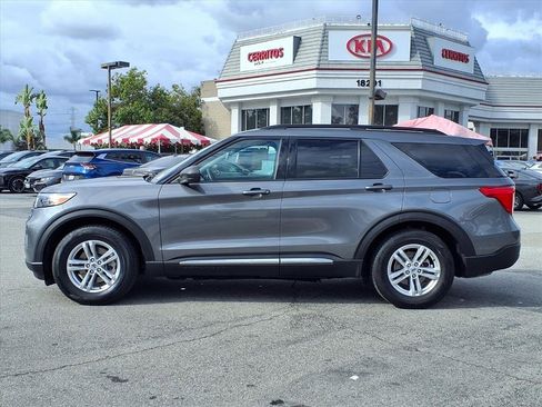 Used 2023 Ford Explorer XLT image 2