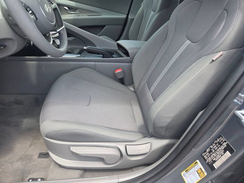 Used 2026 Hyundai Elantra SE FWD image 9
