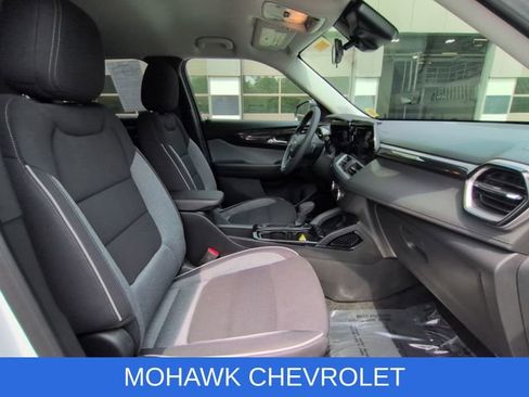 Certified 2026 Chevrolet TrailBlazer LS w/ LS Convenience Package FWD image 28