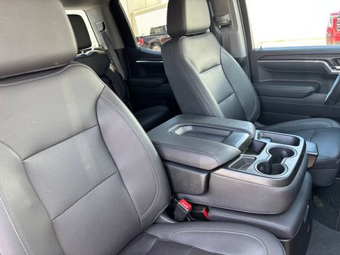 Used 2023 GMC Sierra 1500 SLT w/ X31 Off-Road Package AWD/4WD image 32