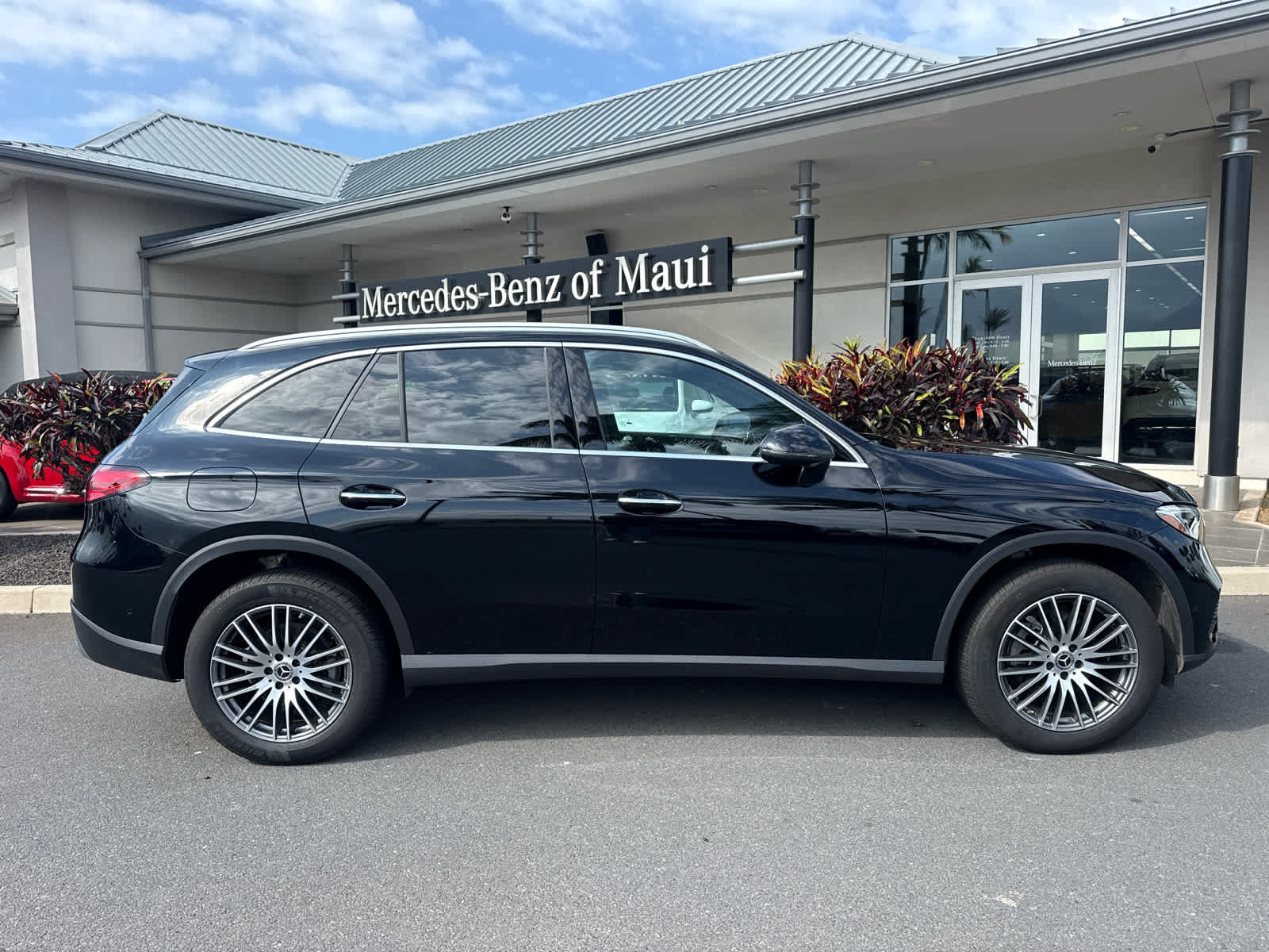 Used 2026 Mercedes-Benz GLC 300 image 4