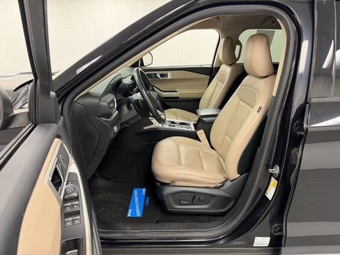Used 2020 Ford Explorer XLT w/ Equipment Group 202A AWD/4WD image 22