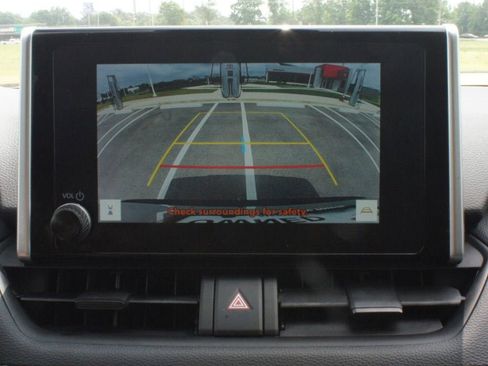 Used 2024 Toyota RAV4 XLE FWD image 7