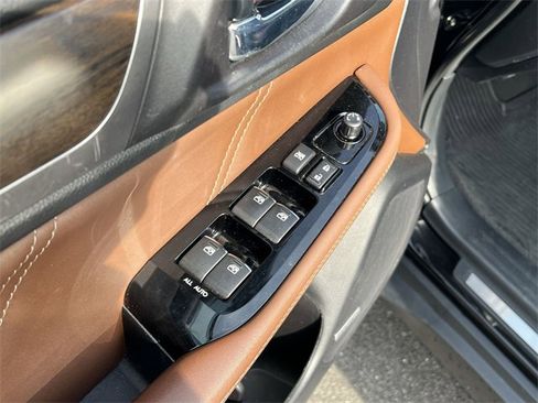 Used 2019 Subaru Outback 2.5i Touring image 16