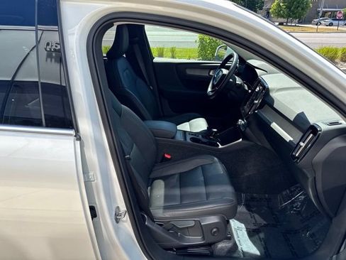 Certified 2025 Volvo XC40 B5 Core AWD/4WD image 15