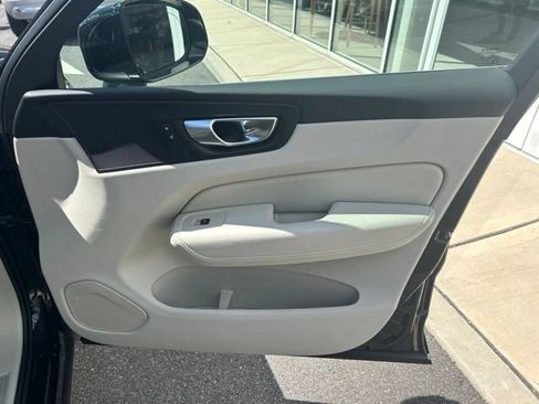 Certified 2023 Volvo XC60 B5 Plus w/ Climate Package AWD/4WD image 14
