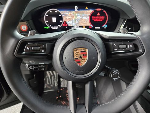 Used 2025 Porsche Cayenne Coupe image 24